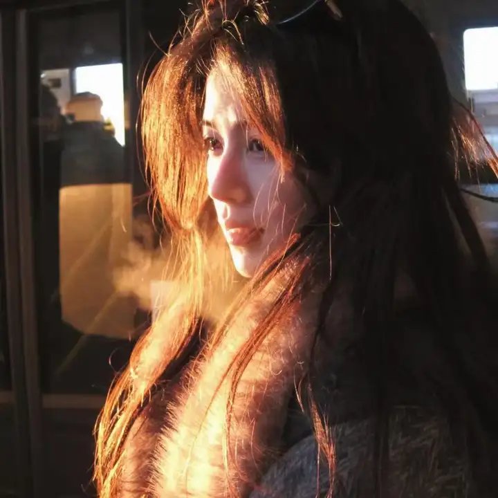 苟在深山,女儿把我吹成神